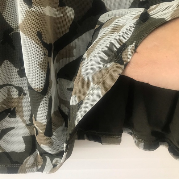 CHICO’S Perfect Camo Mesh Tank NWT! - Picture 10 of 11
